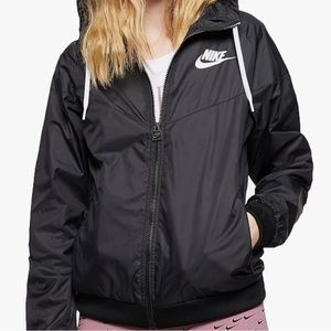 Nike Women’s Sportswear Windrunner Jacket
